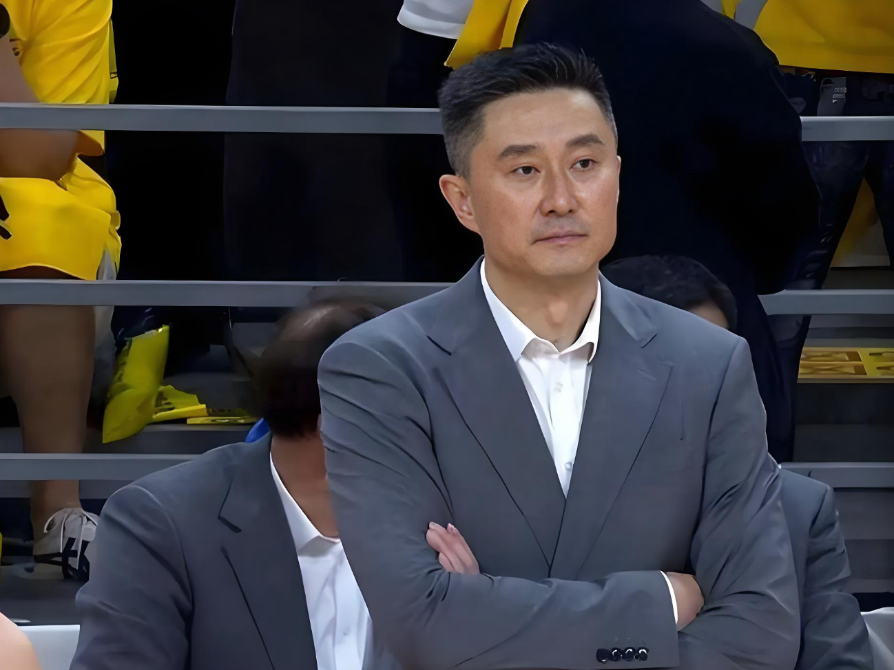 MK体育-杜锋给广东队球员开动员会！